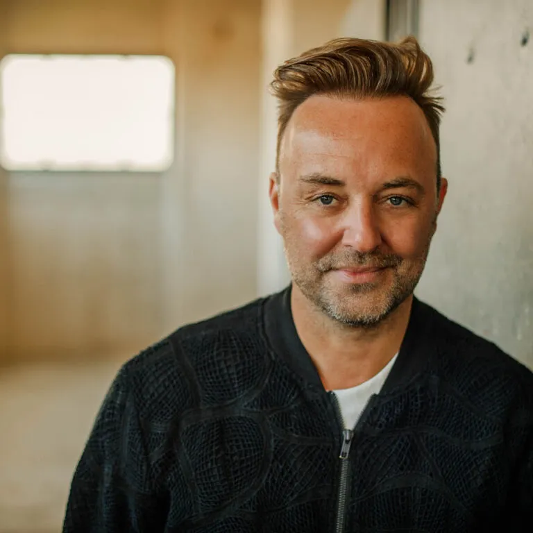 Niels Geusebroek - Because of You